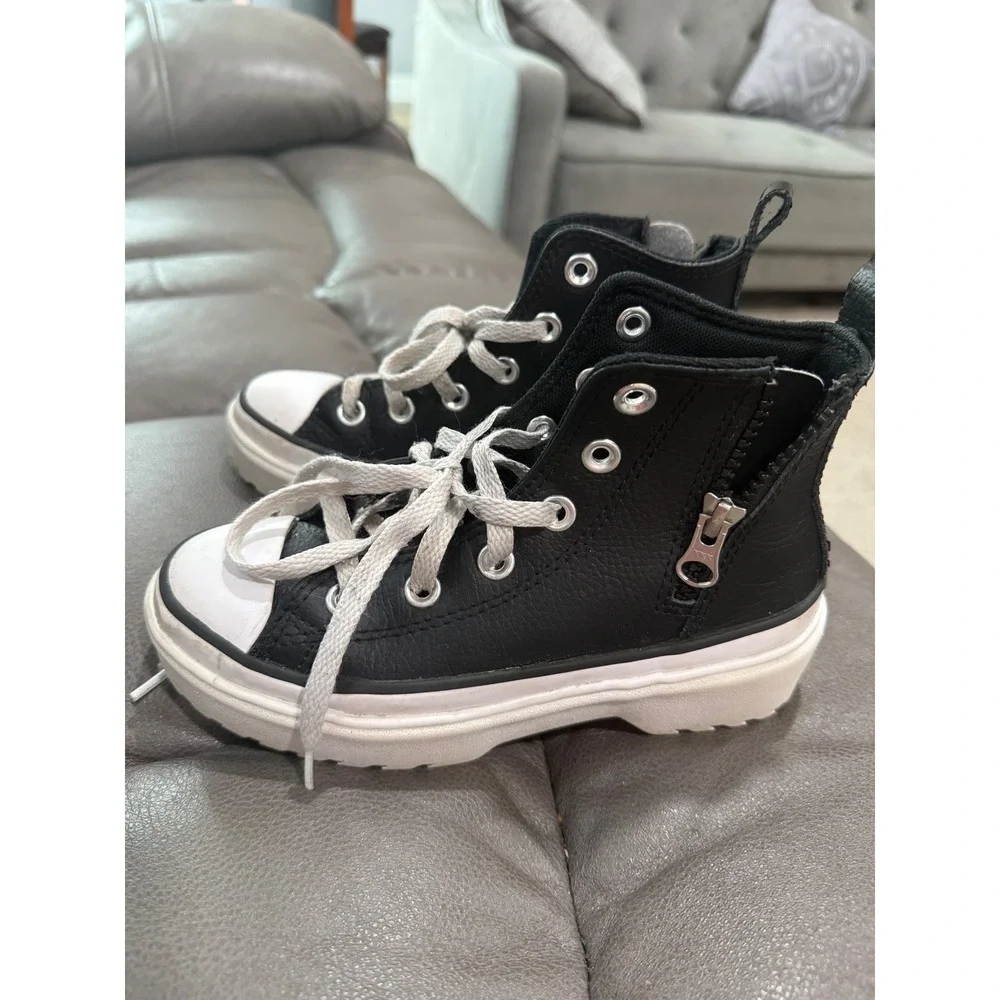 Converse Chuck Taylor Lugged 2.0 Black Leather High Zip Sneakers Youth 1 A05541C
